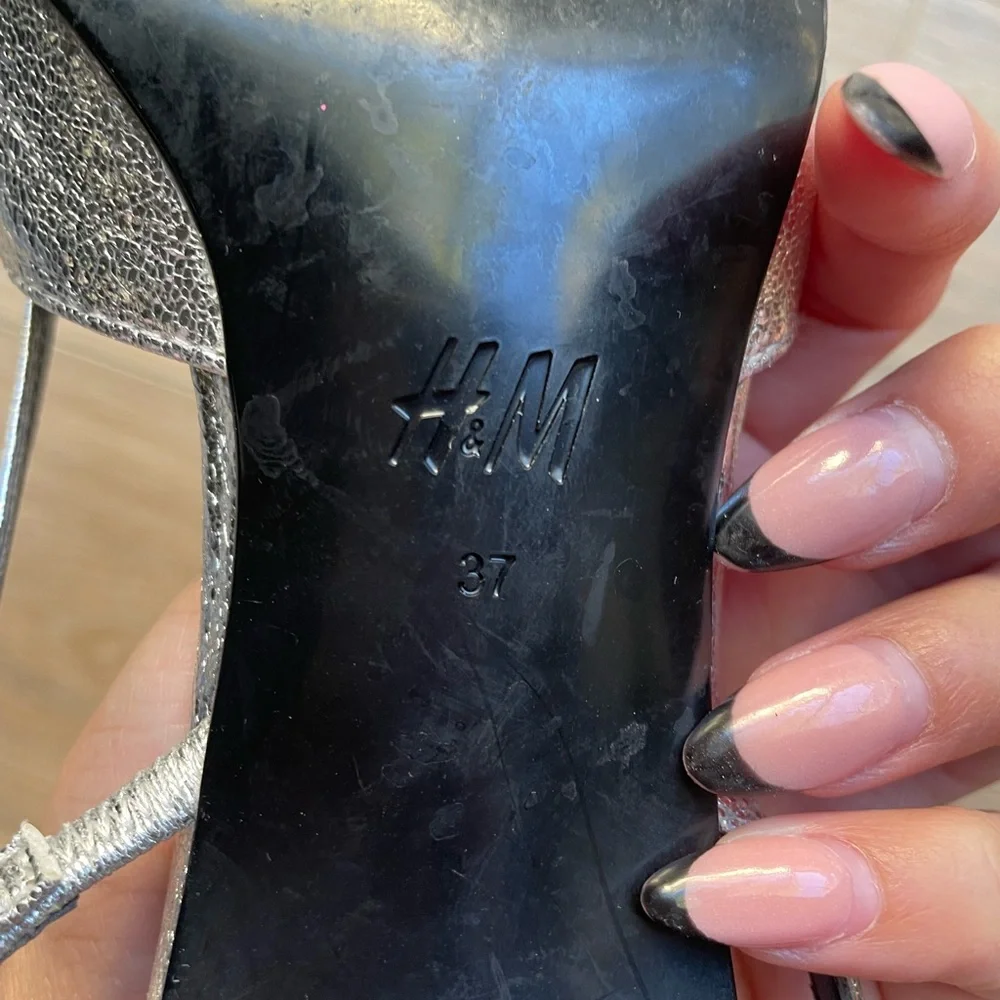 H&M Pointed Slingback Silver Kitten Heels - Picture 10 of 11
